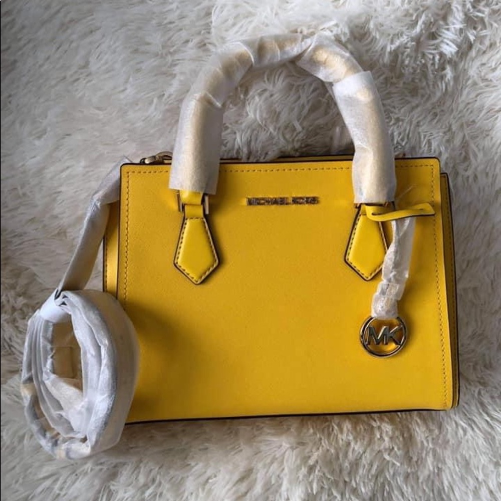MICHAEL KORS HOPE MEDIUM MESSENGER